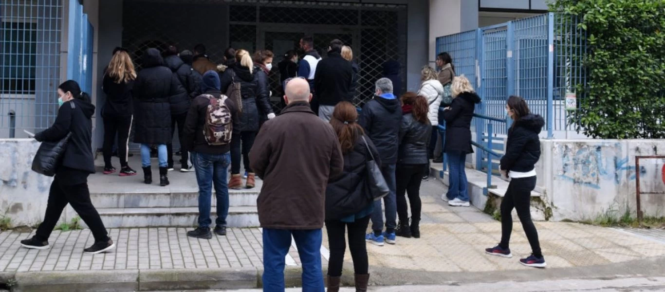 «Έπεσε» το σύστημα καταγραφής θανάτων σε ληξιαρχεία της Αττικής - Χειρόγραφες βεβαιώσεις έδιναν για να λυθεί το πρόβλημα